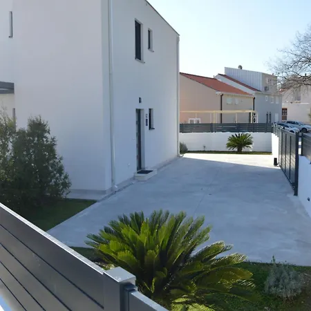 House Aqua * مْليني
