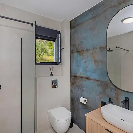 House Aqua