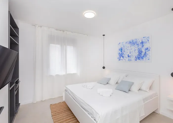 House Aqua Villa *